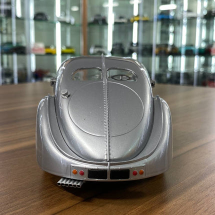 Solido Bugatti Type 57 SC Atlantic 1:18 Diecast Model Car Silver - premium collector scale model