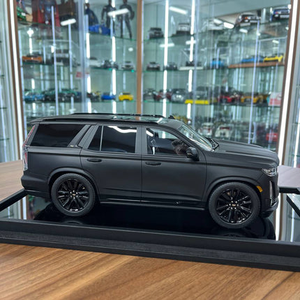 MotorHelix 1:18 Cadillac Escalade Resin Model Matte Black - collectible scale model car