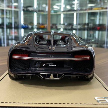 MR Collection Bugatti Chiron Sky View 1:18 Resin Model Red Carbon/Black - premium collector scale model