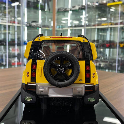 MotorHelix 1:18 Resin Land Rover Defender 110 Desert Yellow Limited - collector edition scale model