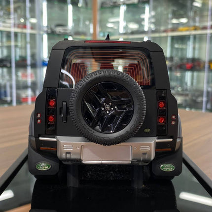 MotorHelix Land Rover Defender 110 1:18 Resin Model Matt Black - premium collector scale model