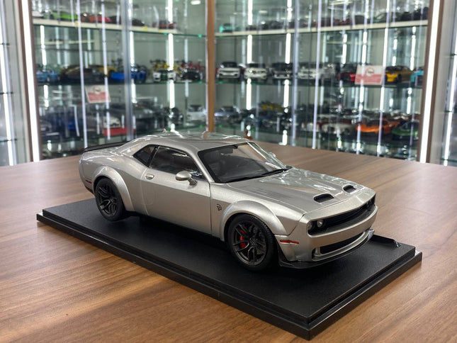 1/18 Diecast Solido Dodge Challenger SRT HellCat RedEye WIDE BODY Triple Nickel 2023 in Silver - detailed collector display m