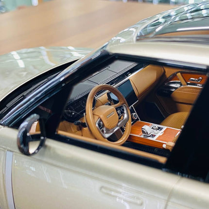 MotorHelix Range Rover Autobiography 2022 1/18 Resin Champagne Gold - detailed die-cast style model