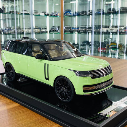 MotorHelix Range Rover Autobiography 2022 1/18 Resin Model Light Green Limited 99 - detailed collector display model