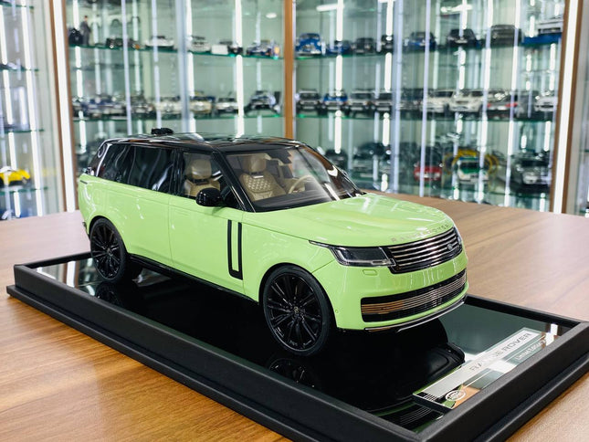 MotorHelix Range Rover Autobiography 2022 1/18 Resin Model Light Green Limited 99 - detailed collector display model