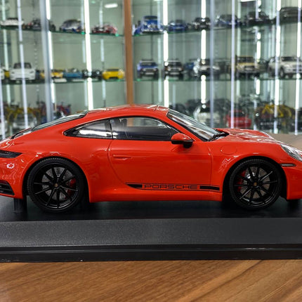 Minichamps Porsche 911 Carrera 4S 2019 1:18 Resin Diecast Model Car Orange - collectible scale model car