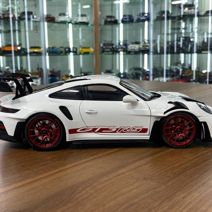 Minichamps Porsche 911 (992) GT3 RS 2022 Weissach Paket 1:18 Diecast Model Car White Red Wheels - fine detailed model replica