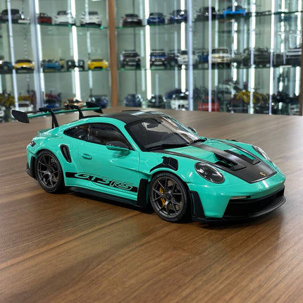 Minichamps Porsche 911 (992) GT3 RS 2024 Weissach Paket 1:18 Diecast Model Car Green - detailed collector display model