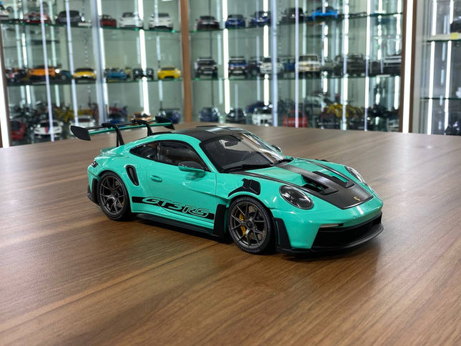 Minichamps Porsche 911 (992) GT3 RS 2024 Weissach Paket 1:18 Diecast Model Car Green - detailed collector display model