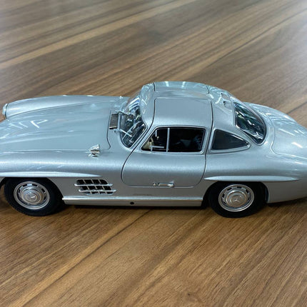 Minichamps Mercedes-Benz 300 SL 1955 1:18 Silver Diecast Model Car with Opening Doors - collector edition scale model