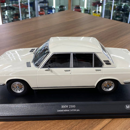 Minichamps BMW 2500 (1968) 1:18 Diecast White Limited Edition - scale model for display