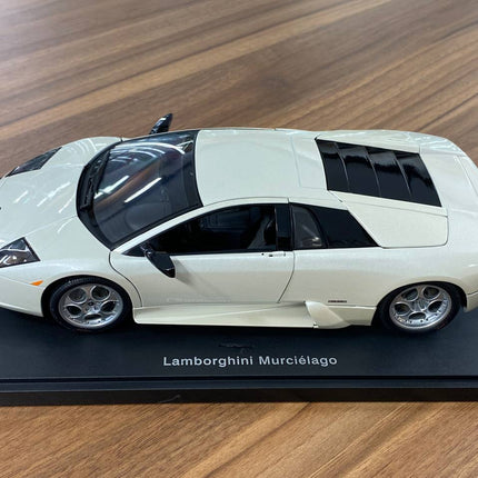 AutoArt Lamborghini Murciélago Balloon White 1:18 Diecast Model Car - scale model for display