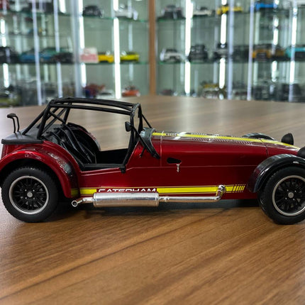 1/18 Diecast Solido CATERHAM SEVEN 275 Academy 2014 in red/yellow - collectible scale model car