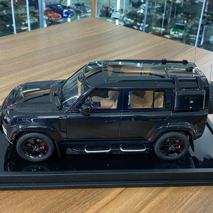 MotorHelix 1:18 Land Rover Defender 110 Sheikh Mohammed Edition Black - premium collector scale model