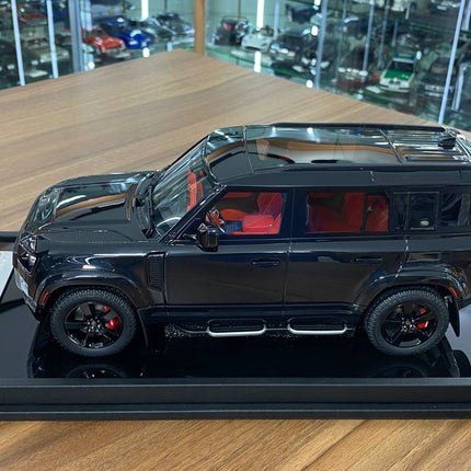 MotorHelix Land Rover Defender 110 1:18 Gloss Black Resin Model - collector edition scale model