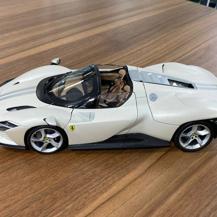 Bburago Ferrari Daytona SP3 1:18 Diecast Model Car White - scale model for display