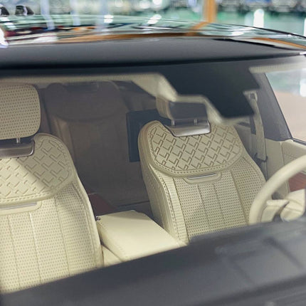 MotorHelix Range Rover Autobiography 2022 1/18 Resin Model Light Green Limited 99 - detailed die-cast style model
