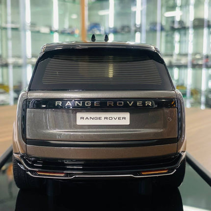 MotorHelix Range Rover Autobiography 2022 1/18 Resin Model Grey Silver - premium collector scale model