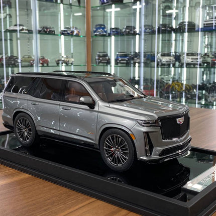 Silver MotorHelix Cadillac Escalade V 1:18 scale resin model SUV, detailed collector display piece