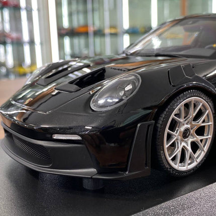 Minichamps 1:18 Porsche 911 (992) GT3 RS 2023 Black Diecast Model - showroom-quality model replica