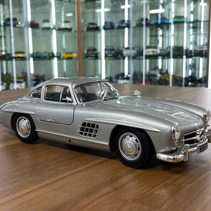 Minichamps Mercedes-Benz 300 SL 1955 1:18 Silver Diecast Model Car with Opening Doors - detailed collector display model