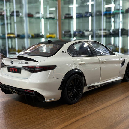 Solido Alfa Romeo Giulia GTA 2022 1:18 Diecast Model Car White Blanco Trofeo - fine detailed model replica