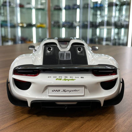 AutoArt Porsche 918 Spyder Weissach Package White/Black 1:18 Diecast Model Car - premium collector scale model
