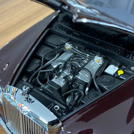 Minichamps Bentley State Limousine 2002 1:18 Diecast Model Car Maroon - scale model for display