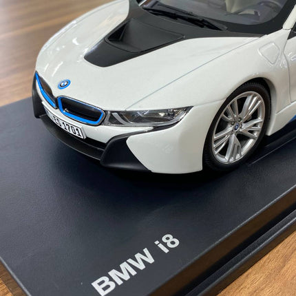 1/18 Diecast Full Opening – Minichamps Dealer Edition BMW i8 – Crystal White - detailed die-cast style model
