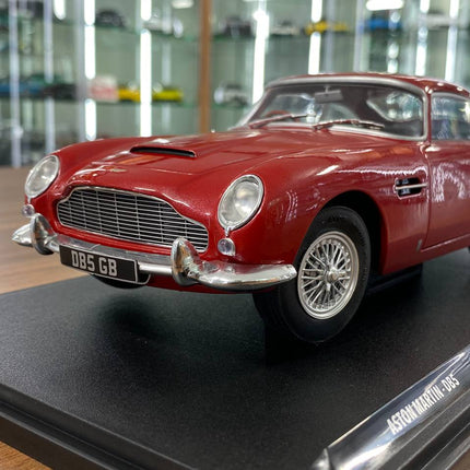 Solido Aston Martin DB5 1:18 Diecast Model Car Red - detailed die-cast style model