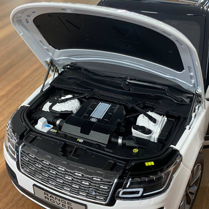LCD Model Land Rover Range Rover SV Autobiography Dynamic 2017 White 1:18 Diecast Model Car - collector edition scale model