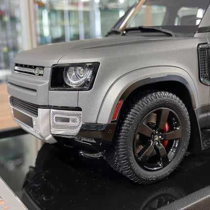 MotorHelix Land Rover Defender 110 1:18 Resin Model Matt Grey - premium collector scale model