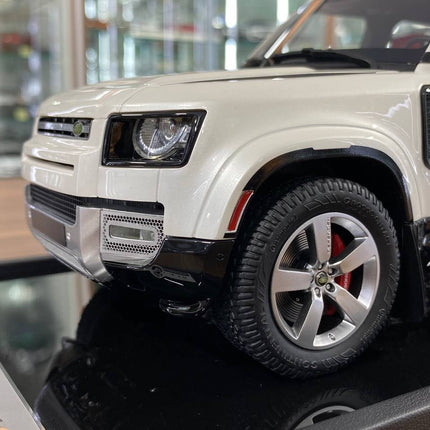 MotorHelix Land Rover Defender 110 in Pearl white, 1:18 scale resin model SUV with finely detailed exterior