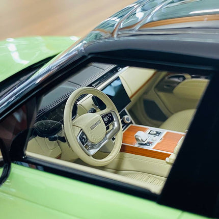 MotorHelix Range Rover Autobiography 2022 1/18 Resin Model Light Green Limited 99 - collector edition scale model