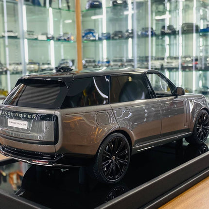 MotorHelix Range Rover Autobiography 2022 1/18 Resin Model Grey Silver - fine detailed model replica