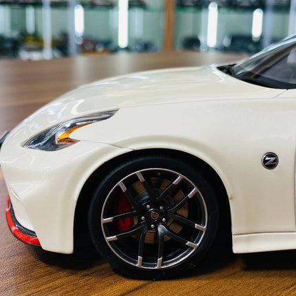 GT Spirit Nissan Fairlady 370Z Nismo 1/18 Resin Model White - collector edition scale model