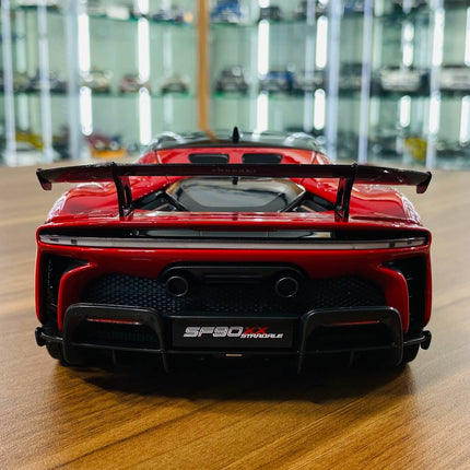 Bburago 1/18 Ferrari SF90 XX Stradale Red Diecast Model Car - premium collector scale model
