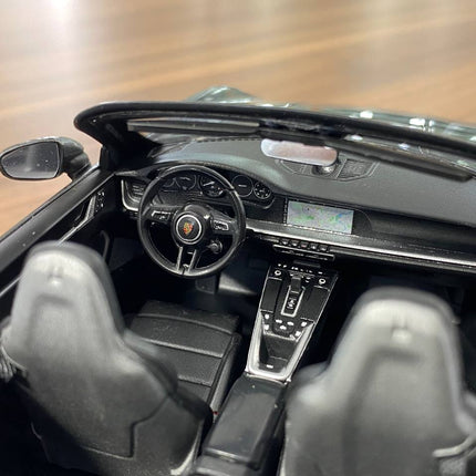 Minichamps 1/18 Porsche 911 Carrera 4S Cabriolet 2019 Grey Metallic - collector edition scale model