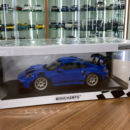 Minichamps Porsche 911 (992) GT3 RS 2023 1:18 Diecast Blue Silver Wheels - showroom-quality model replica