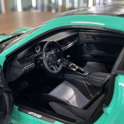 Minichamps Porsche 911 (992) GT3 RS 2024 Weissach Paket 1:18 Diecast Model Car Green - collector edition scale model