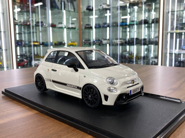 Solido 1/18 Diecast FIAT F595 Abarth 2022 Ghiaccio White - detailed collector display model