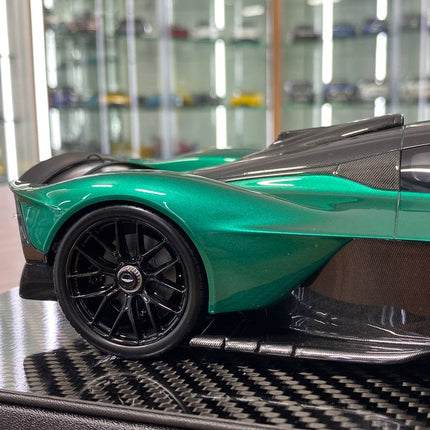 FrontiArt 1:18 Aston Martin Valkyrie British Green Resin Model - collector edition scale model