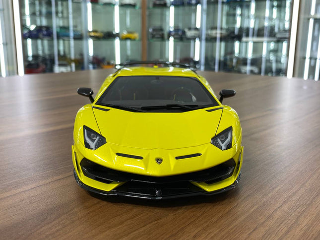 AutoArt Metal Lamborghini Aventador SVJ – Giallo Tenerife / Pearl Yellow 1:18 Diecast Model Car - studio product photo of the