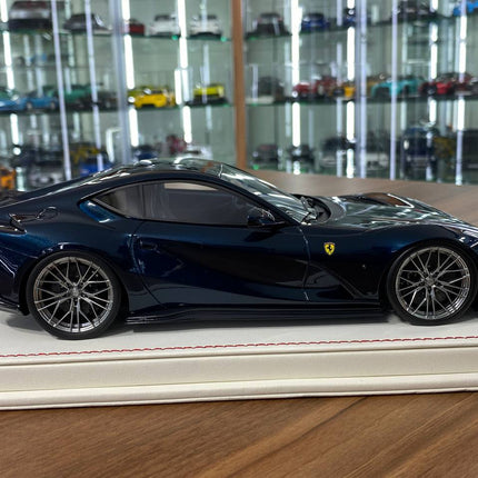 Davis and Giovanni Ferrari 812 Superfast 1:18 Resin Model Chameleon Limited - collectible scale model car