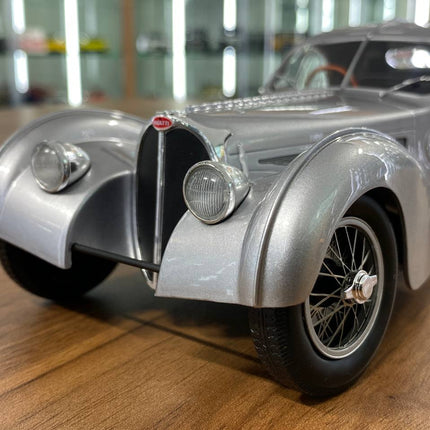 Solido Bugatti Type 57 SC Atlantic 1:18 Diecast Model Car Silver - collector edition scale model