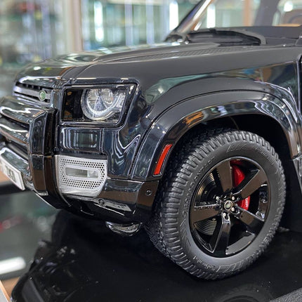 MotorHelix 1:18 Land Rover Defender 110 Sheikh Mohammed Edition Black - collectible scale model car