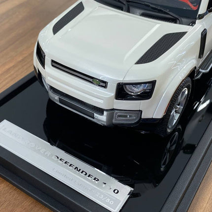 Pearl white MotorHelix Land Rover Defender 110 resin SUV, 1:18 scale hand-finished collector model car, limited edition