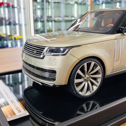 MotorHelix Range Rover Autobiography 2022 1/18 Resin Champagne Gold - scale model for display