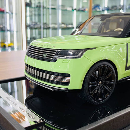 MotorHelix Range Rover Autobiography 2022 1/18 Resin Model Light Green Limited 99 - showroom-quality model replica