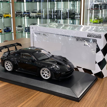 Minichamps 1:18 Porsche 911 (992) GT3 RS 2023 Black Diecast Model - collectible scale model car